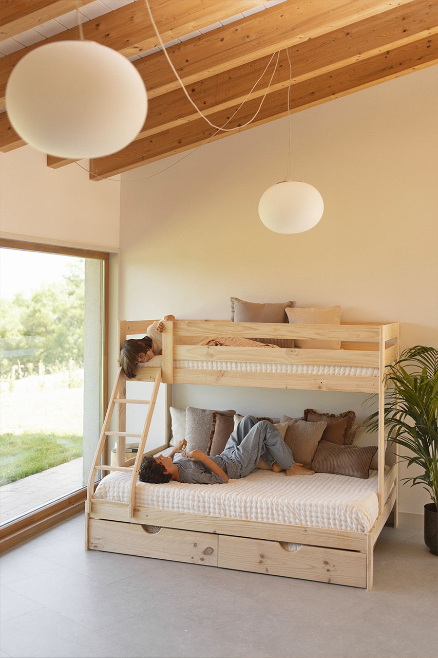 Imagen de ambiente 1 para:Litera triple de madera con cajones